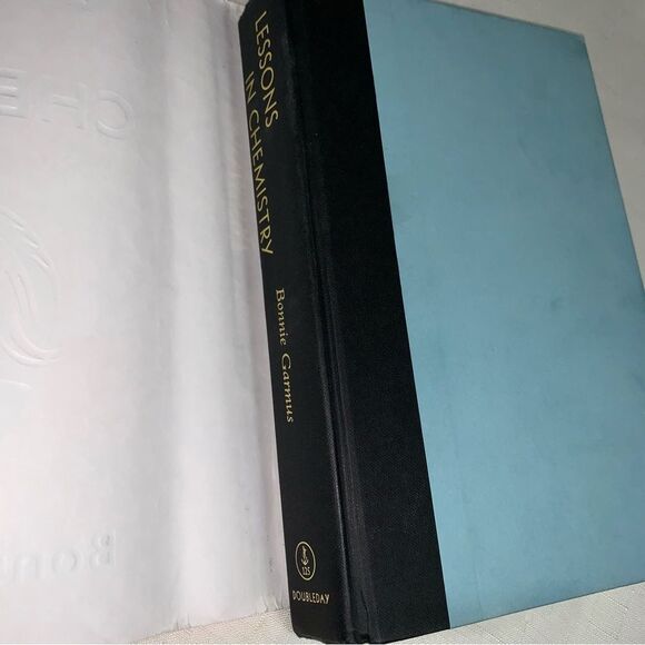 Lessons in Chemistry Book Bonnie Garmus Novel Best Seller Apple TV Show Reading - Picture 11 of 13